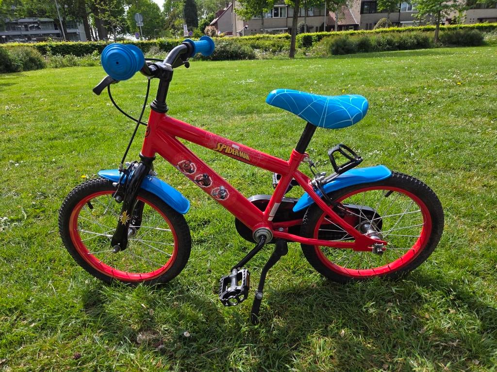 Spiderman kinderfiets 16 inch - Zo goed als nieuw, Fietsen en Brommers, Ophalen, Marvel Spiderman, 16 tot 20 inch, Zo goed als nieuw