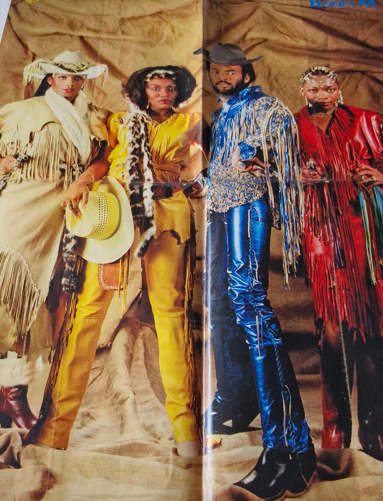 Boney M. gesigneerde poster - Bobby Farrell & Liz Mit, Verzamelen, Ophalen of Verzenden, Gebruikt, Poster, Artwork of Schilderij