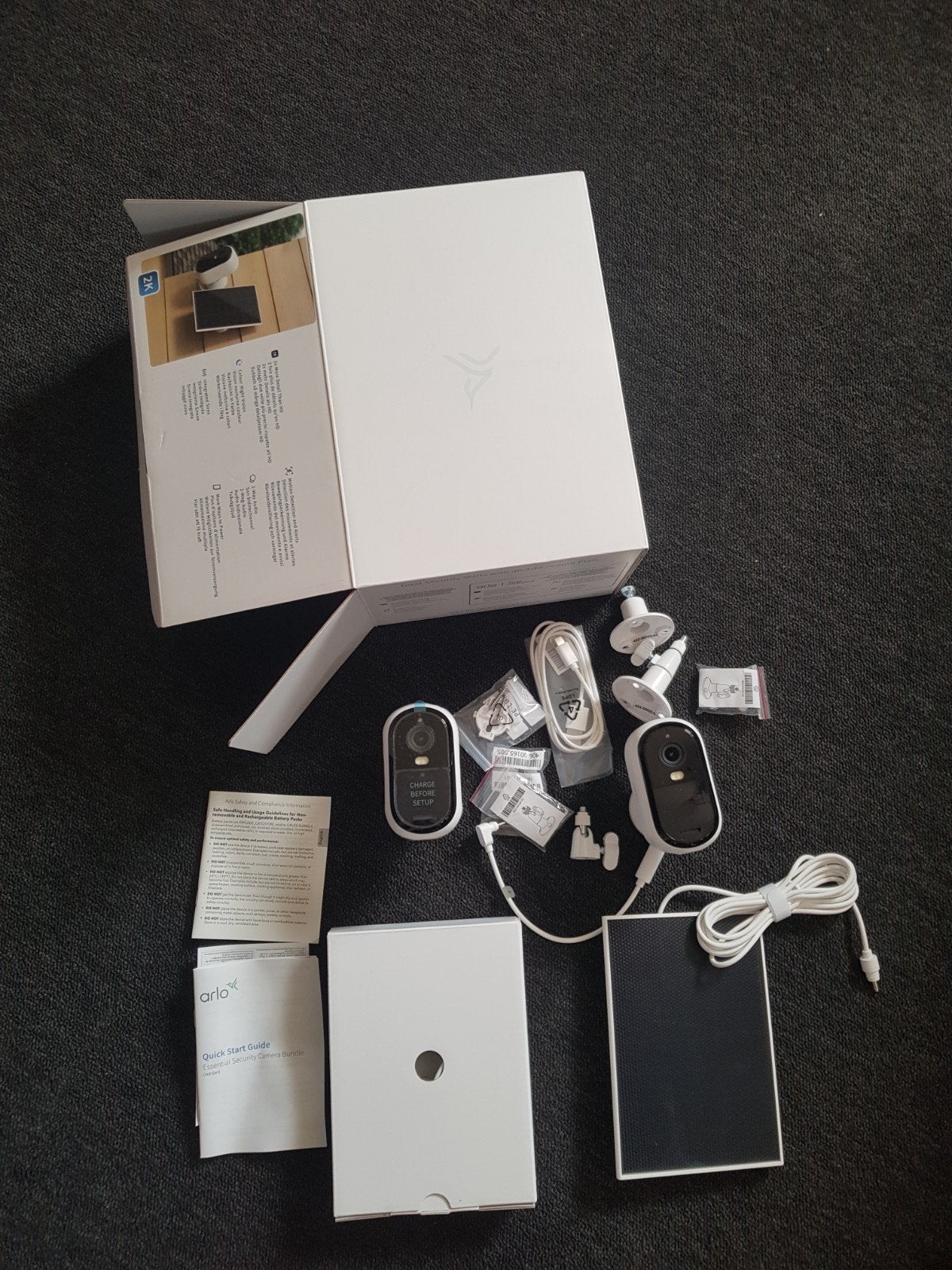Arlo Essential 3 2K-beveiligingscamera, 2-cam met Zonnepanee, Ophalen, Nieuw