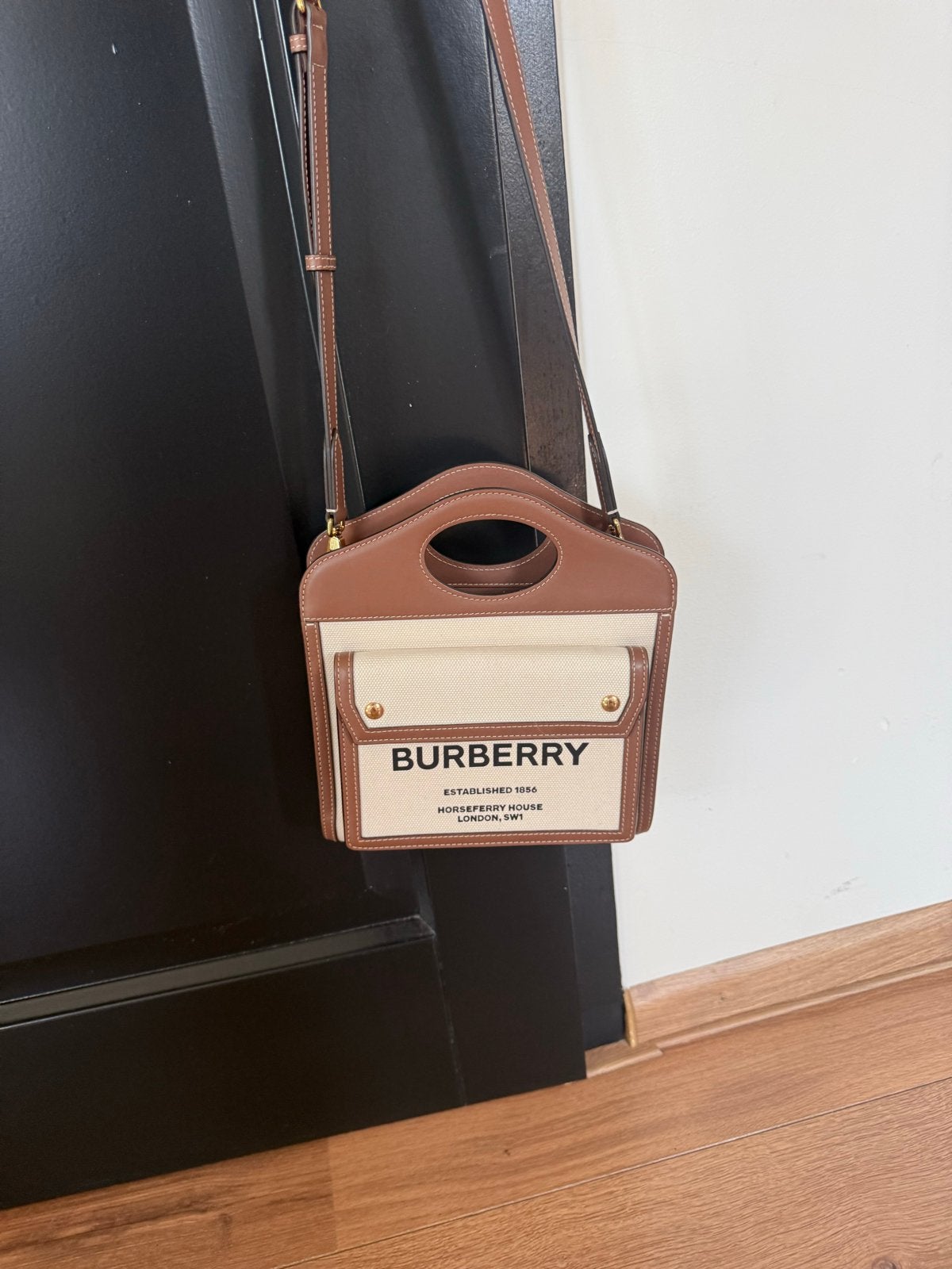 Burberry Mini Canvas en Leren Pocket Tas nieuw, Sieraden, Tassen en Uiterlijk, Tassen | Damestassen, Ophalen of Verzenden, Zo goed als nieuw