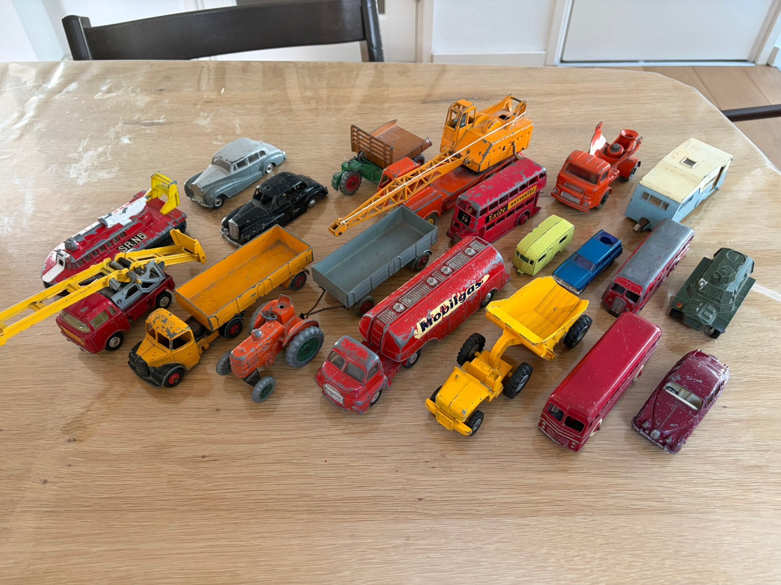 Lot; 20 Dinky Toys, Corgi, Matchbox. Wisselende staat, Ophalen of Verzenden, Gebruikt, Auto, Dinky Toys