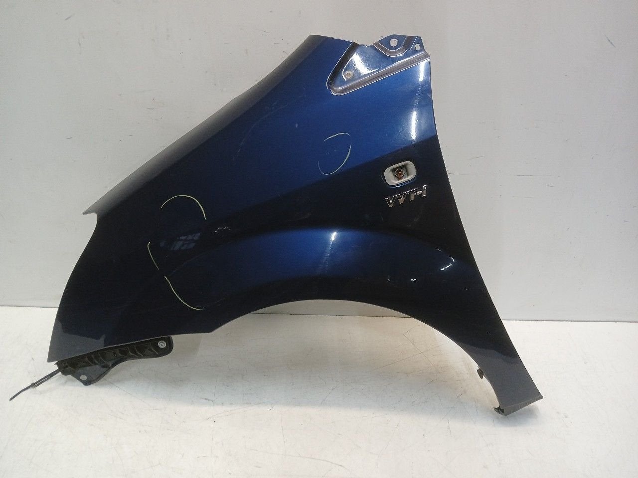 Spatbord links voor Toyota Corolla, Auto-onderdelen, Onderdelen@venauto.nl, Van der Ven Autorecycling B.V., Gebruikt, Ettenseweg 76, 4706 PB Roosendaal, The Netherlands