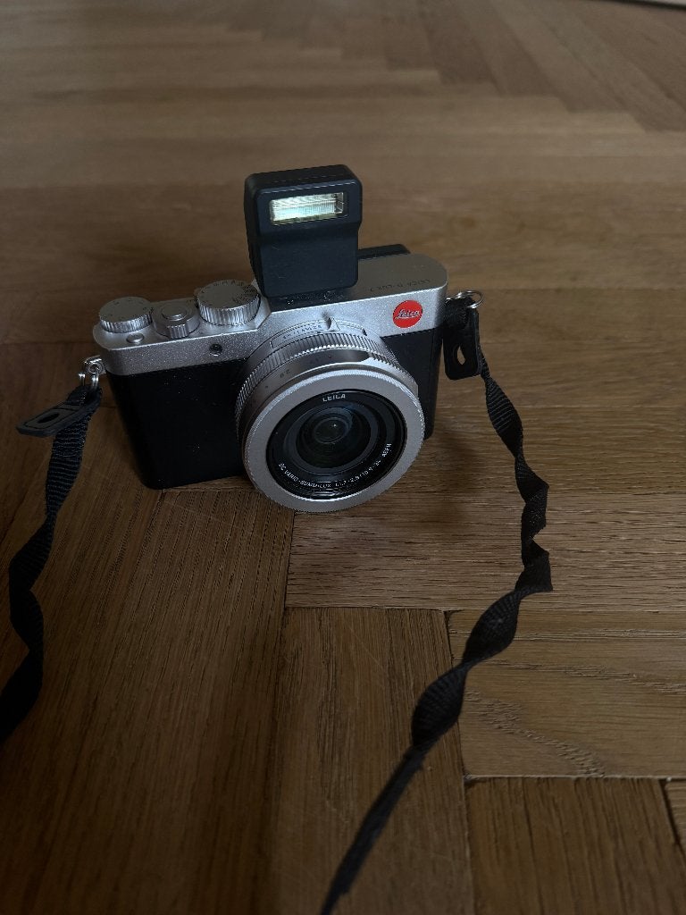 Leica D-Lux 7 zilver, incl. flitser, oplader & factuur, Ophalen, Accu, Leica, Zo goed als nieuw