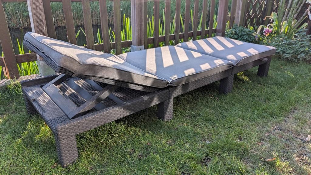 Tuin ligbed in rotan look donkergrijs, Tuin en Terras, Ligbedden, Ophalen, Gebruikt, Kunststof, Verstelbaar