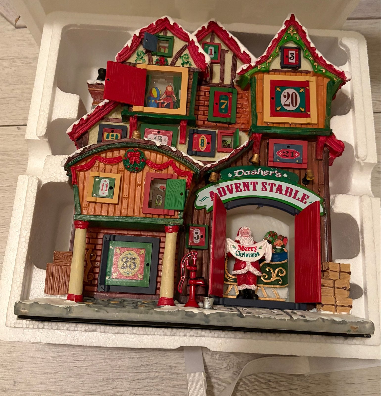 Lemax facade dashers advent stable, Ophalen of Verzenden, Zo goed als nieuw
