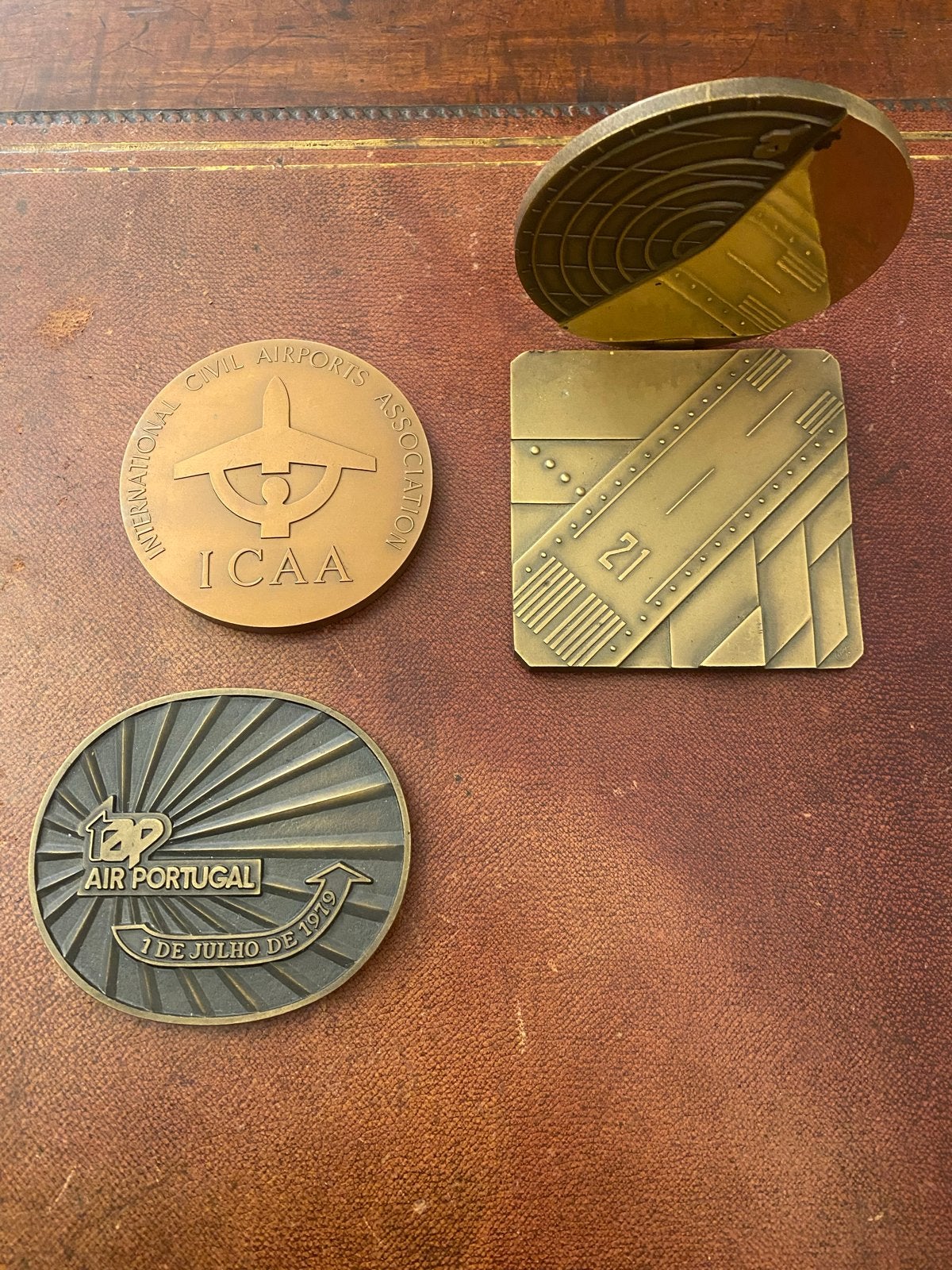 Set van 4 bronzen medailles - Luchtvaart en Amsterdam, Ophalen of Verzenden, Brons, Nederland