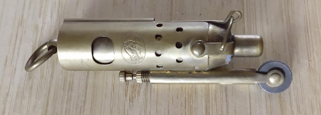 WWII loopgraaf aansteker, koper/messing, antiek, volgnr 40, Verzamelen, Ophalen of Verzenden, Overige soorten, Nederland, Overige typen