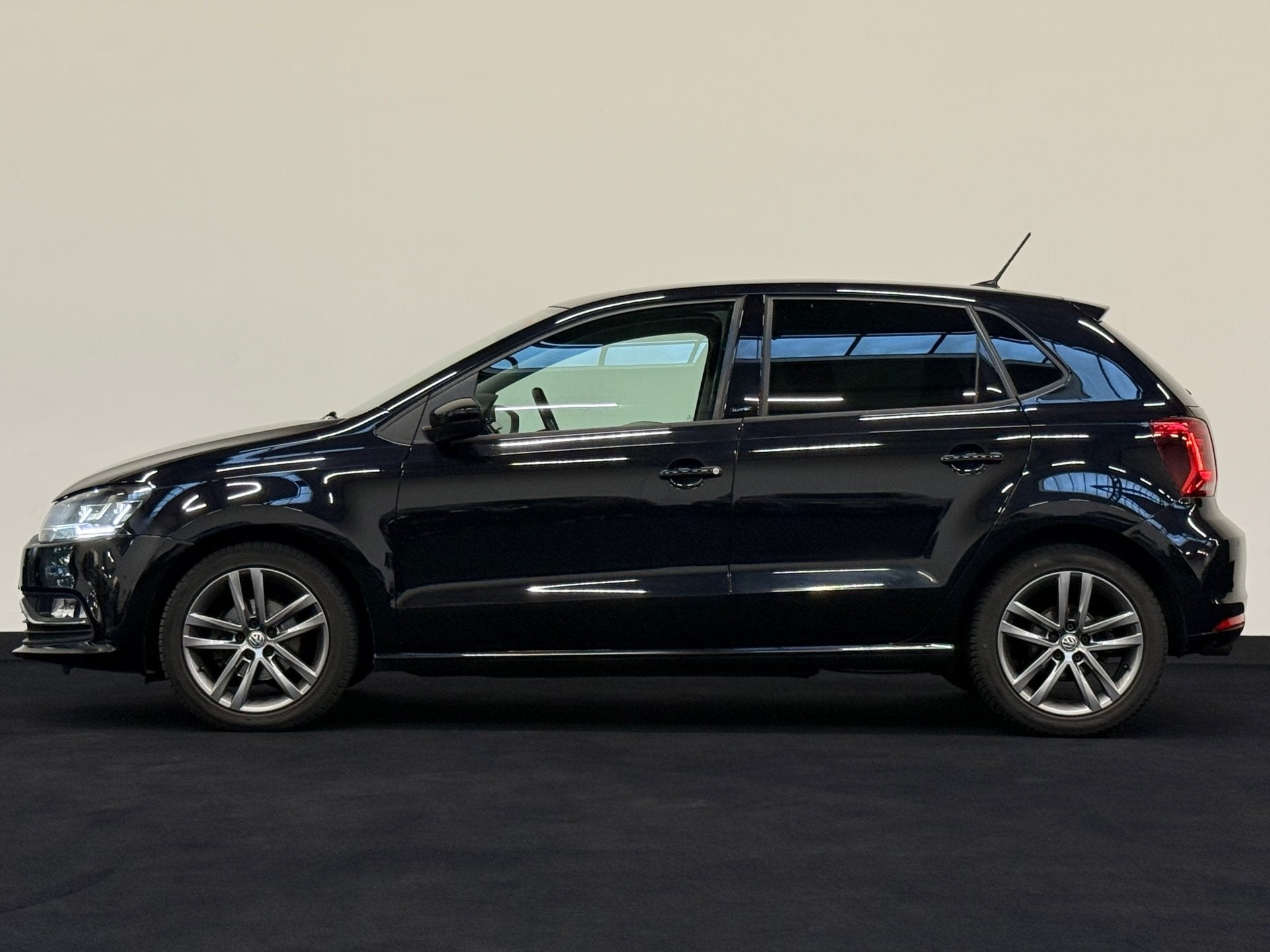 Volkswagen Polo 1.2 TSI DSG Highline Clima Stoelverwarming N, Automatische klimaatregeling, Stof, Gebruikt, Zwart