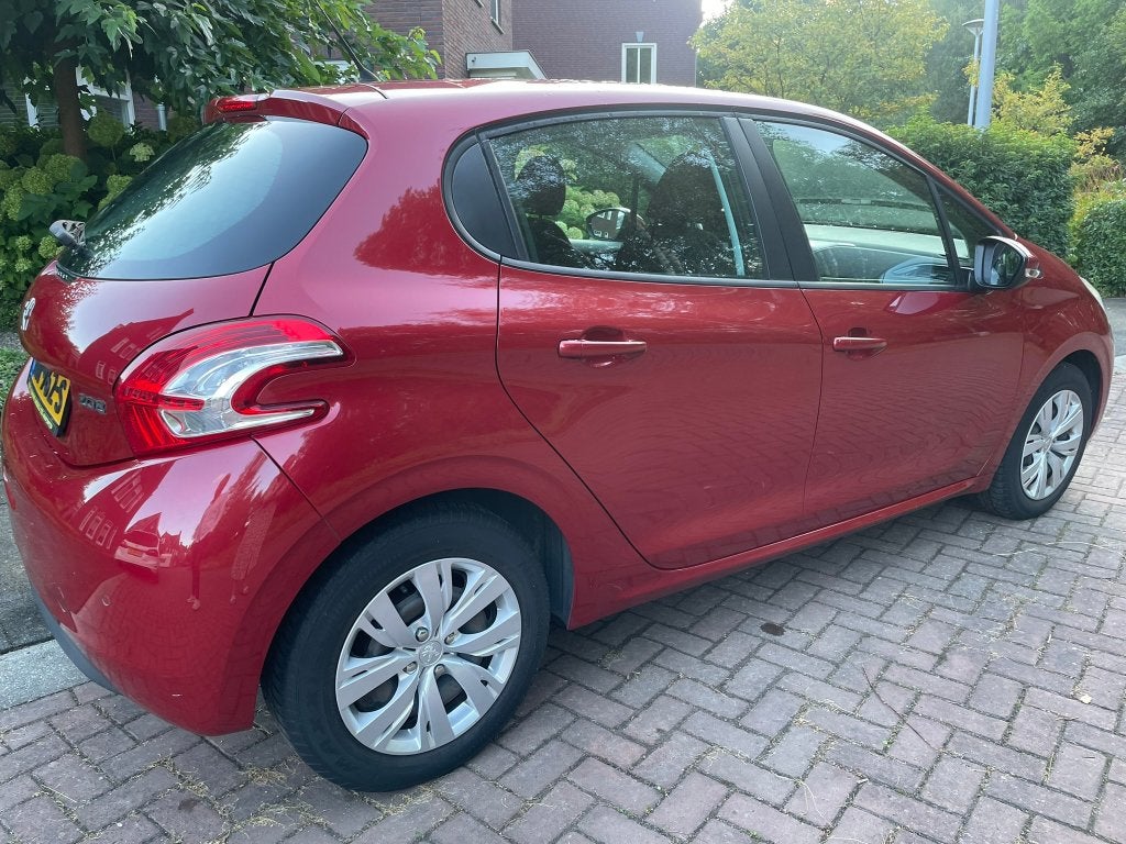 Peugeot 208 1.2 VTI 60KW/82PK 5-D 2013 (weinig gereden)!!, Auto's, Voorwielaandrijving, Stof, 31 €/maand, 1199 cc