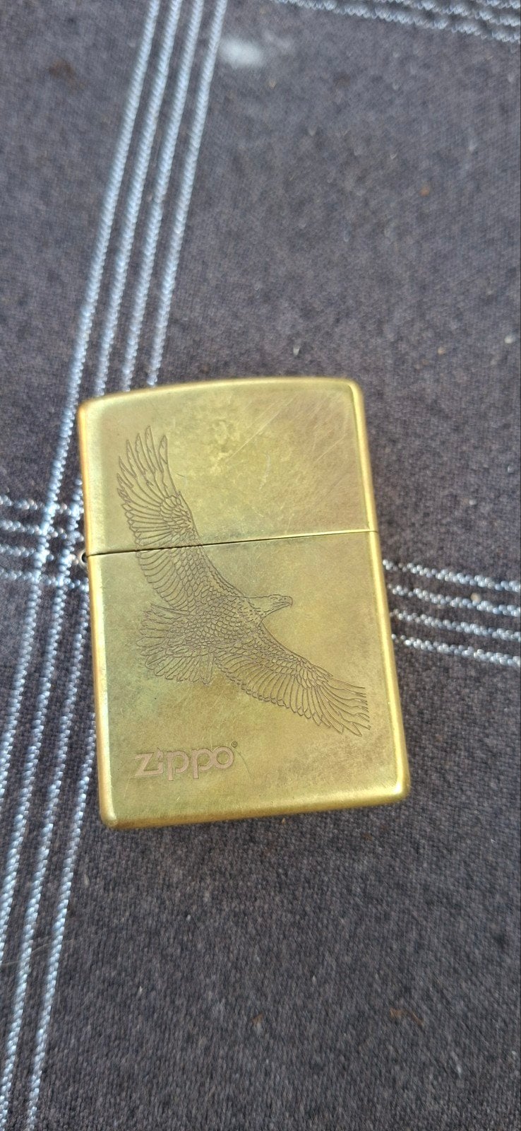 Vintage Zippo aansteker met adelaar gravure, Ophalen of Verzenden, Gebruikt, Aansteker