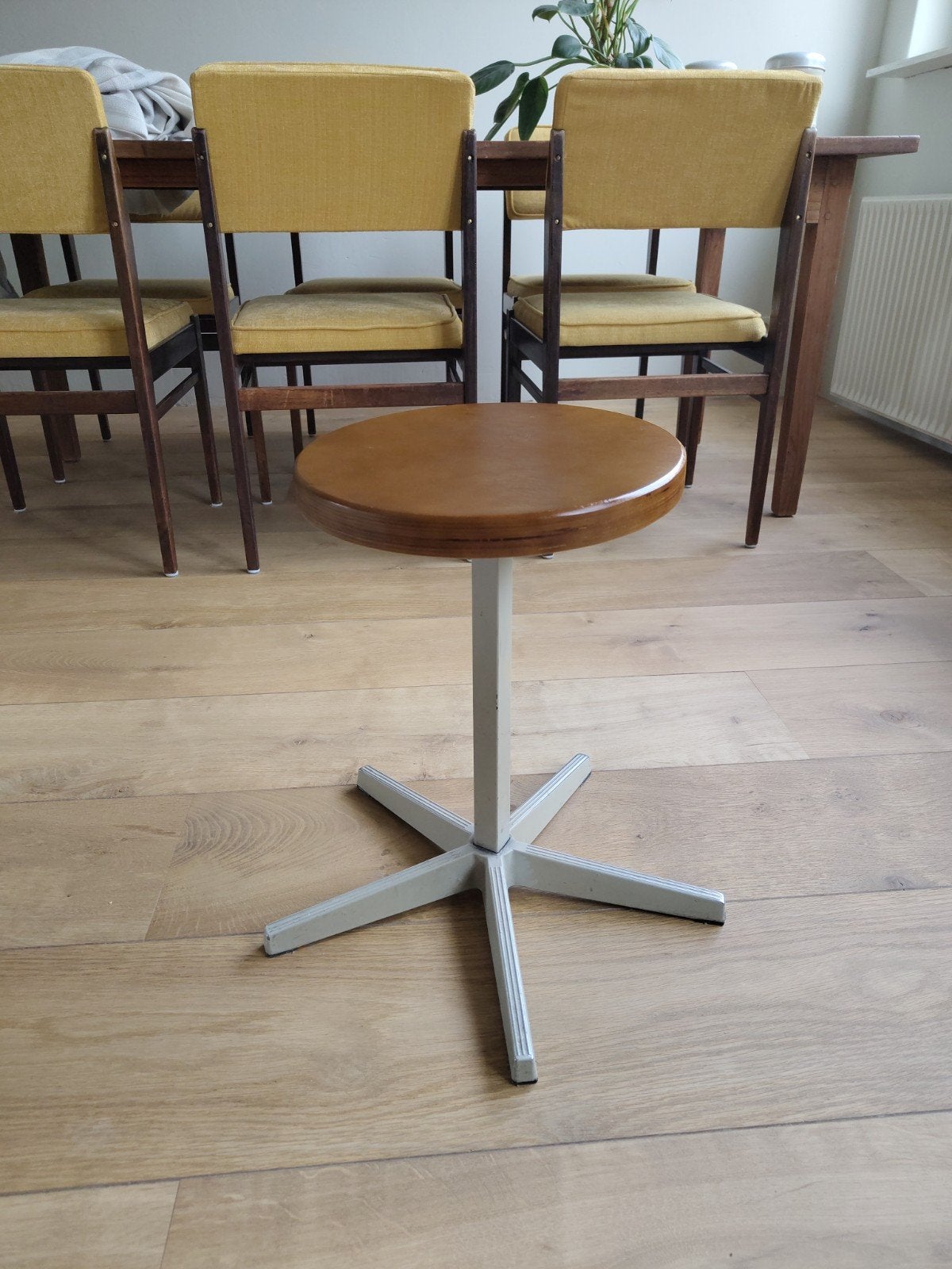 Vintage Industrieel Krukje / Plantenstandaard, Huis en Inrichting, Ophalen, Gebruikt, Hout