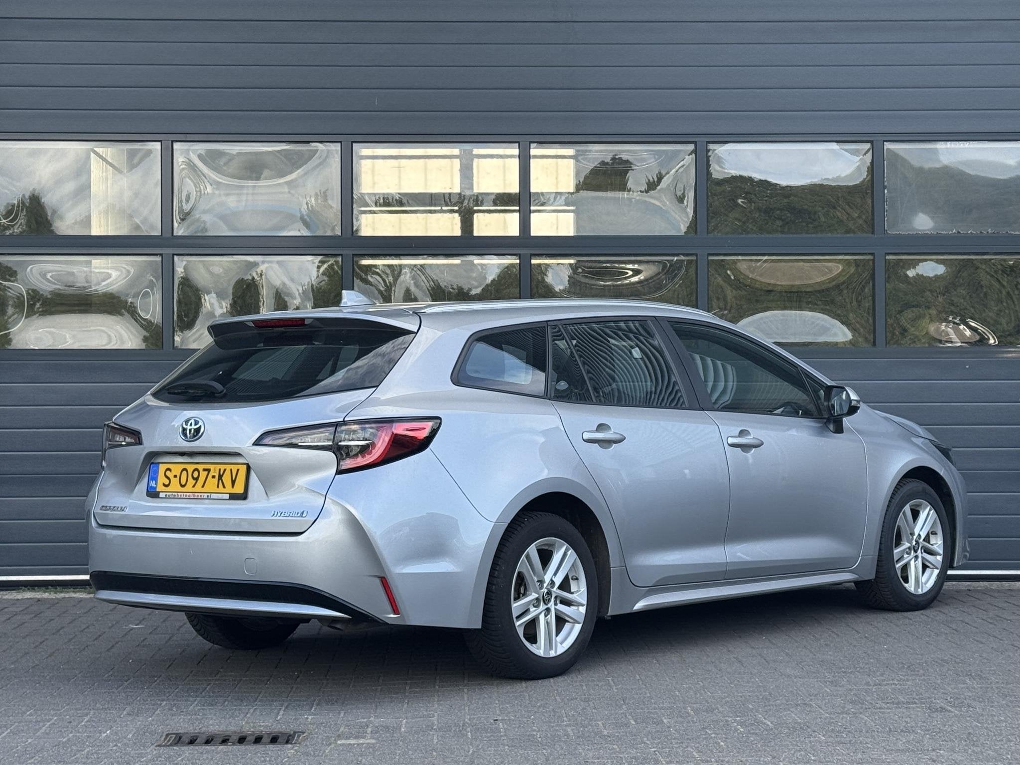 TOYOTA COROLLA TOURING SPORTS 1.8 HYBRID ACTIVE I AUTOMAAT I, Auto's, Toyota, 1345 kg, Gebruikt, 4 cilinders, Met garantie (alle)