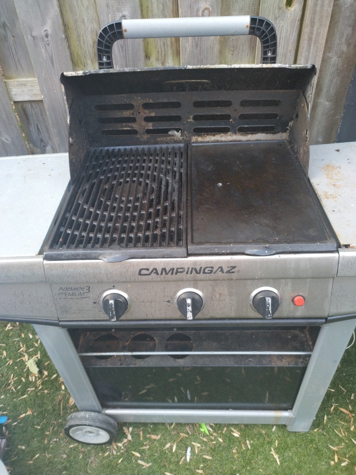 Gratis Campingaz gas BBQ met gebruikerssporen en hoes, Ophalen, Gebruikt, Campinggaz