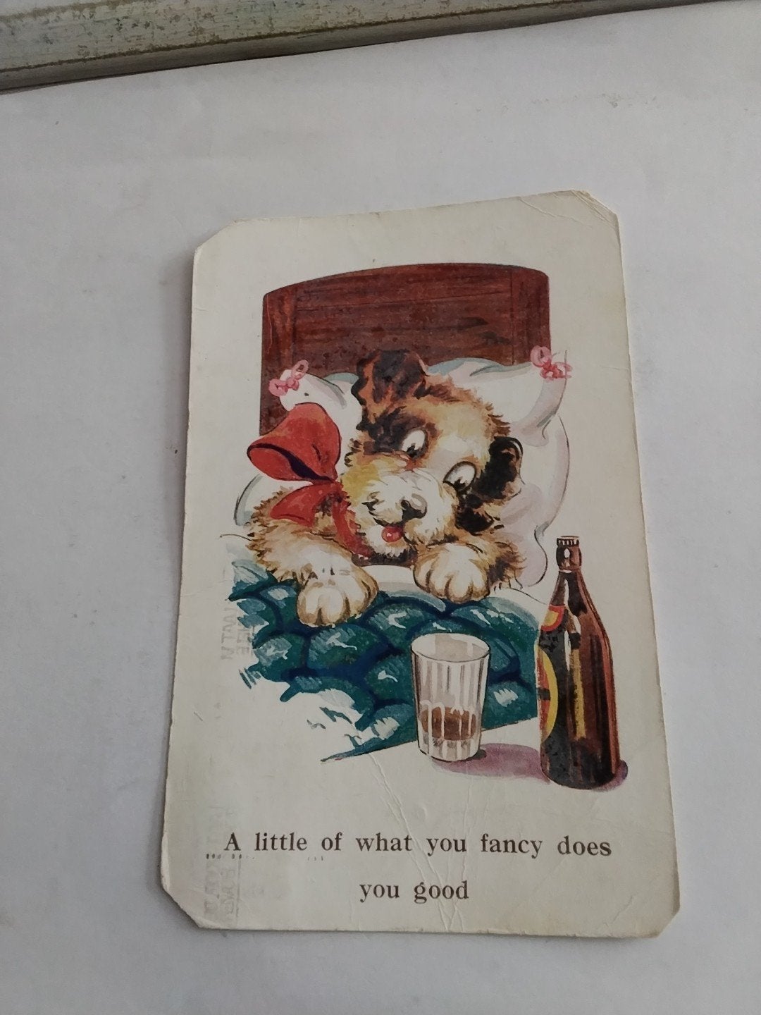 Oude ansichtkaart met hondje en fles drank, Verzamelen, Ophalen of Verzenden