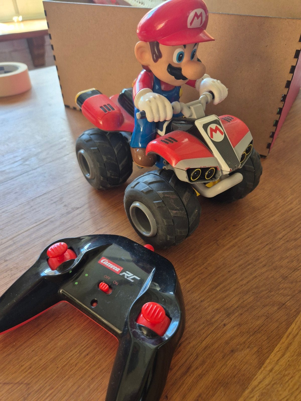 Mario Bros Carrera RC Quad - Klaar voor de Race!, Elektro, Gebruikt, Auto offroad, Ophalen of Verzenden