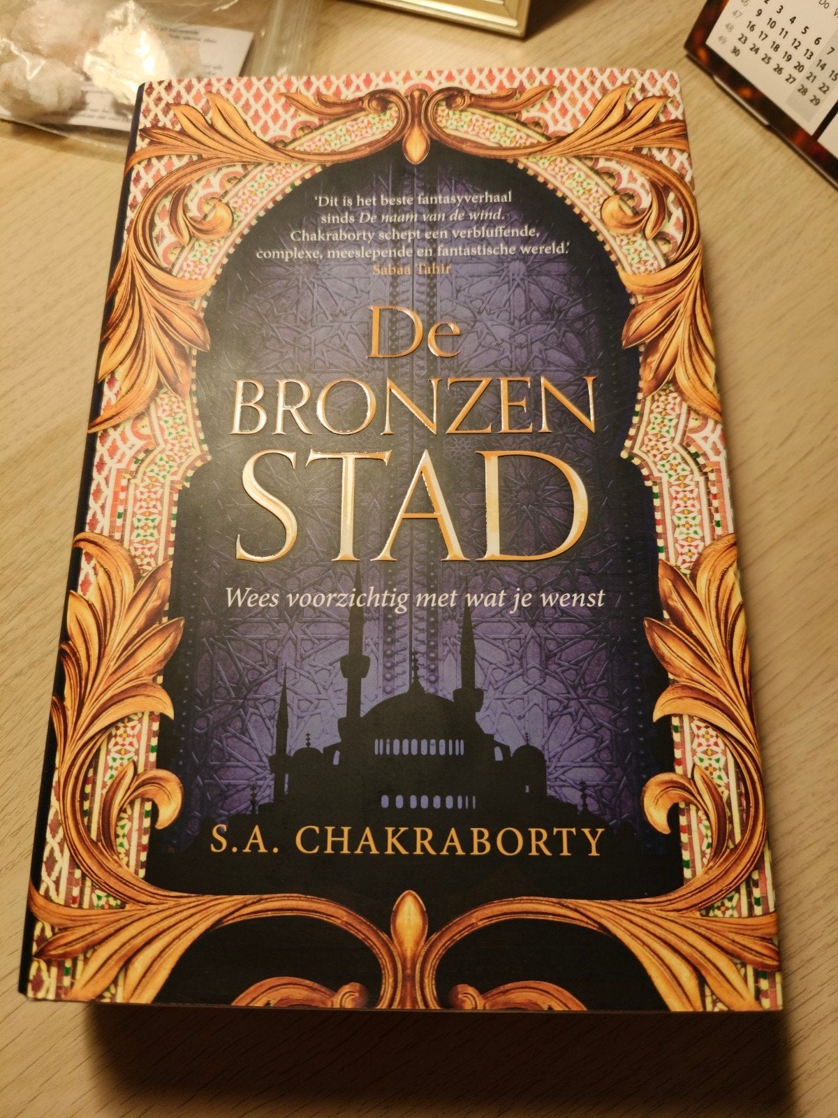 De Bronzen Stad - S.A. Chakraborty (Fantasy Boek), Ophalen of Verzenden, Zo goed als nieuw, S.A. Chakraborty