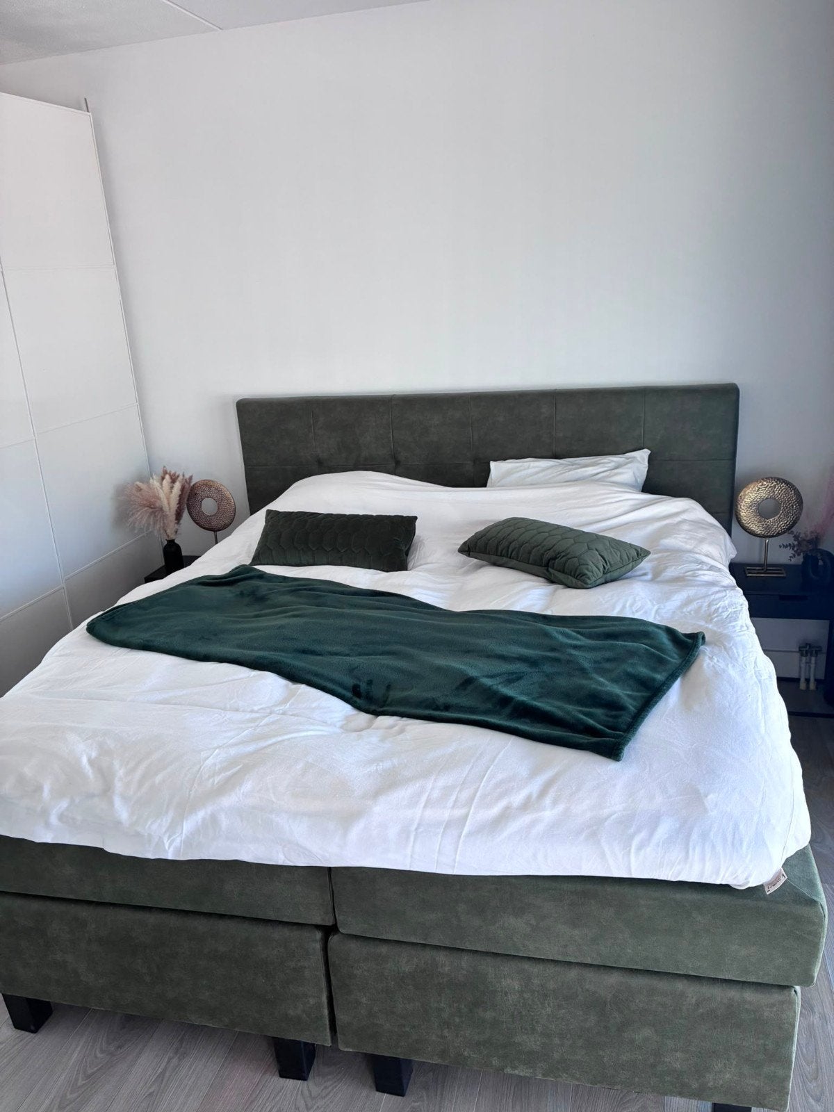 Comfortabel tweepersoons boxspringbed - Groen, Huis en Inrichting, Slaapkamer | Bedden, Ophalen, Tweepersoons, Zo goed als nieuw