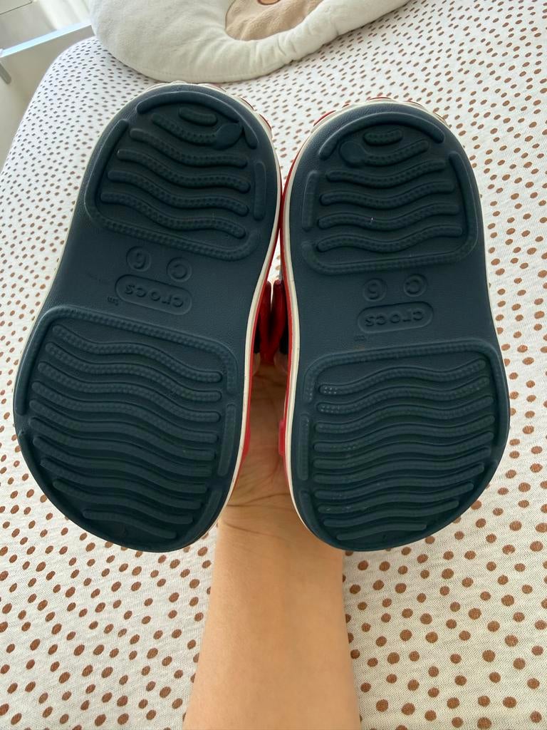 Crocs sandalen rood/blauw maat 26/27, Ophalen of Verzenden, Zo goed als nieuw, Jongen of Meisje, Schoenen