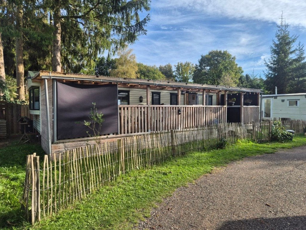 Stacaravan met overdekt terras en tuin, Caravans en Kamperen