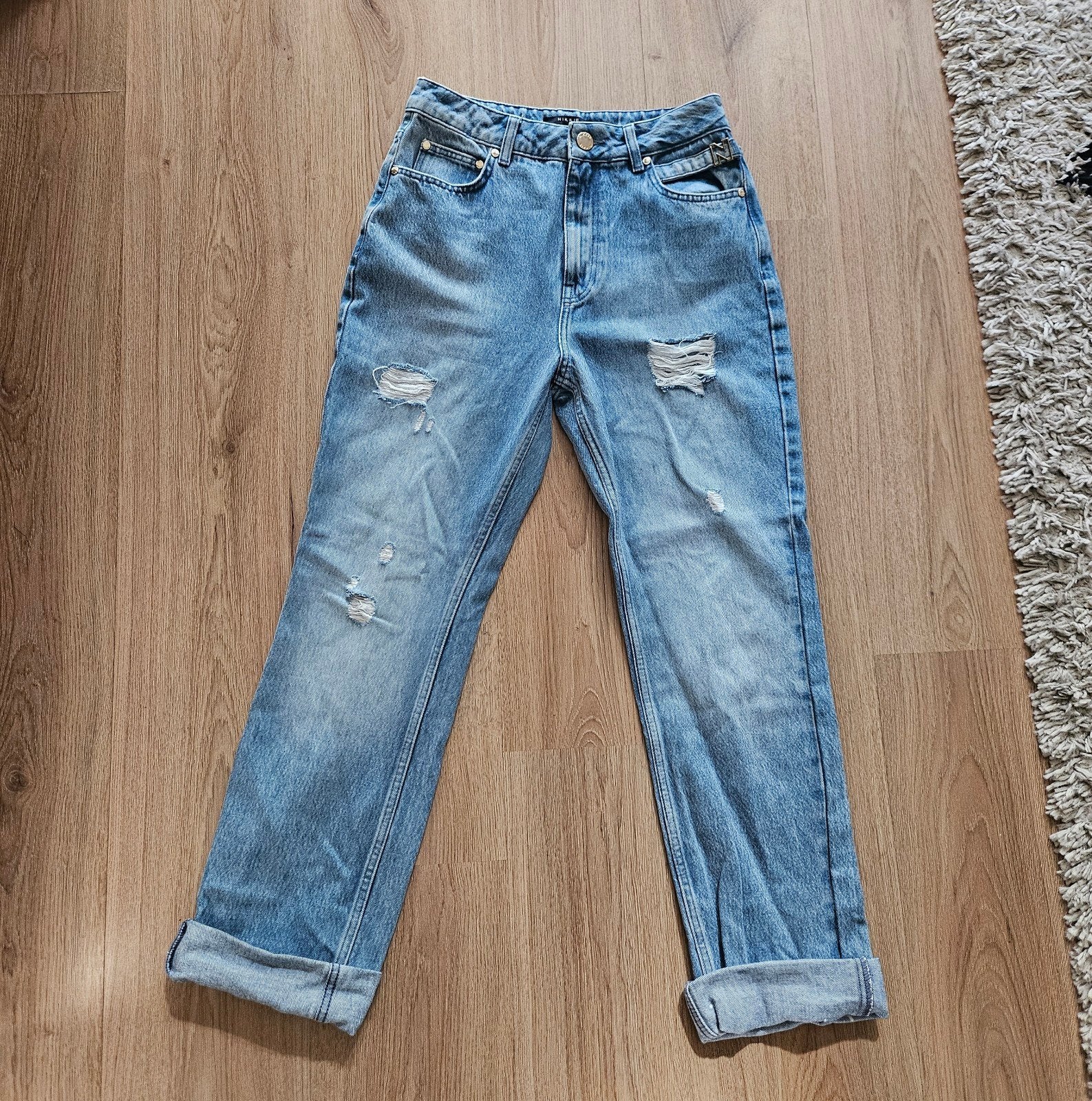 Nikkie spijkerbroek met gaten, maat W27, Kleding | Dames, Blauw, Ophalen of Verzenden, Zo goed als nieuw, Nikkie