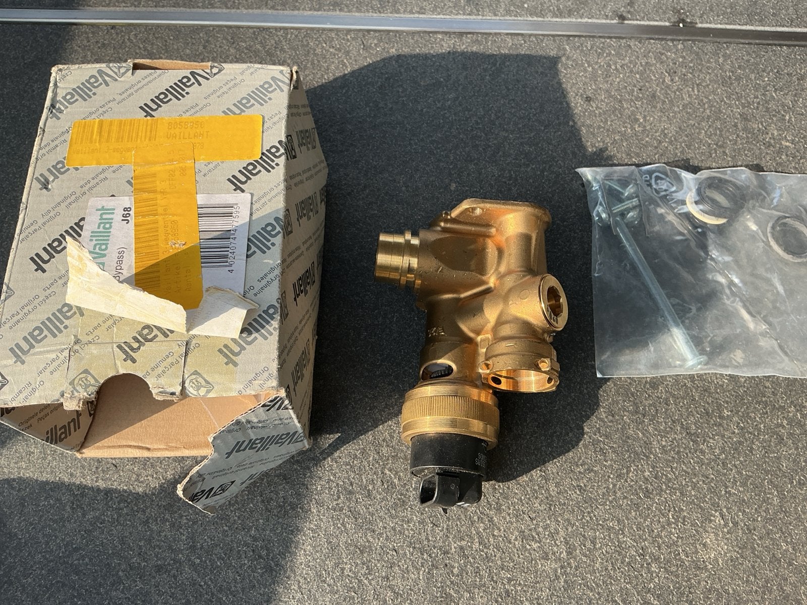Vaillant 3-wegklep. Nieuw in doos, Doe-het-zelf en Verbouw, Ophalen of Verzenden, Nieuw