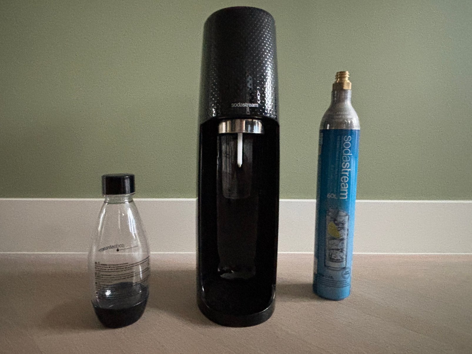 Sodastream bruiswatermaker - Zwart, Ophalen of Verzenden, Zo goed als nieuw
