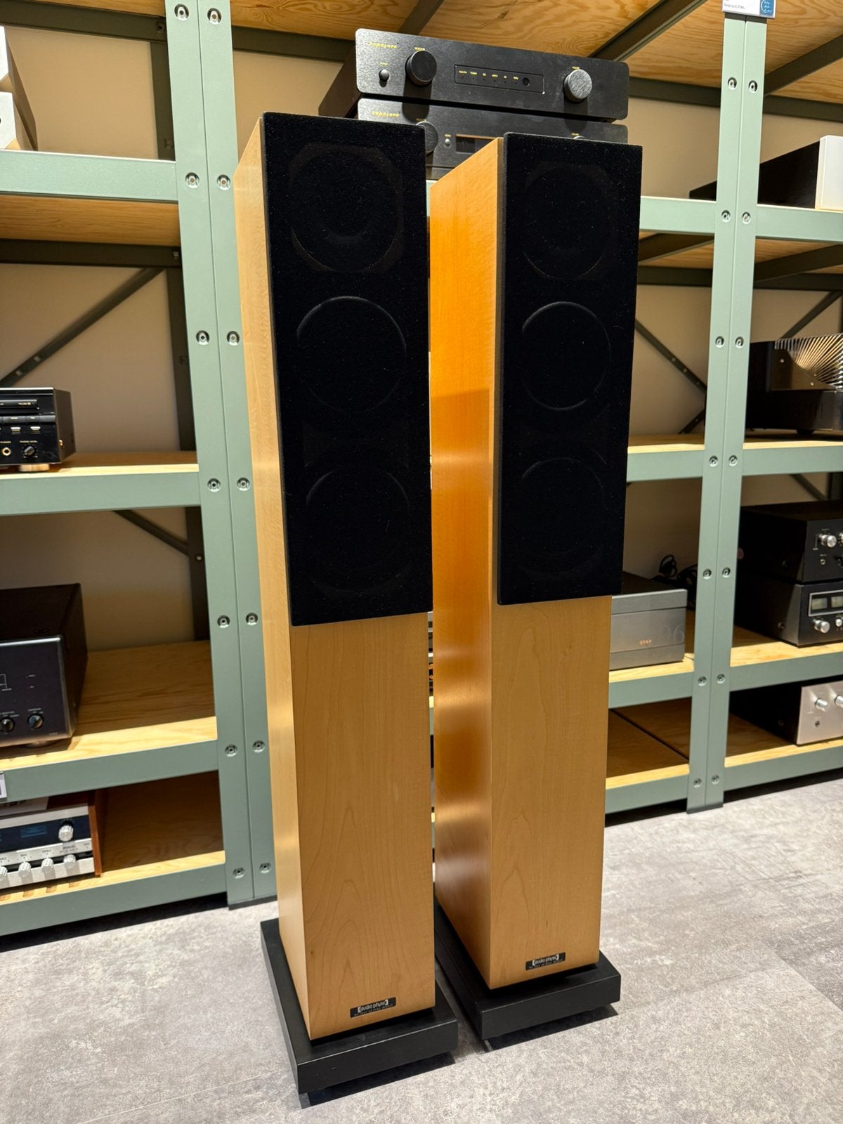 Audio Physic Yara, zeer mooi, spelen subliem, garantie, Vloerstaande luidspreker, Contact@vintageaudiobreda.nl, Audio Physic, Zo goed als nieuw