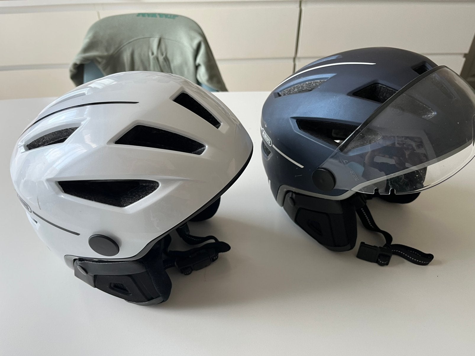 2 abus helmen voor op de fiets, Ophalen, Gebruikt, Overige maten, Heer of Dame