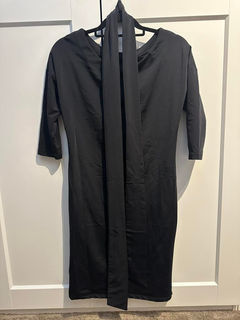 Vera Jo travelstof jurk maat s, Ophalen of Verzenden, Zo goed als nieuw, Maat 38/40 (M), Zwart