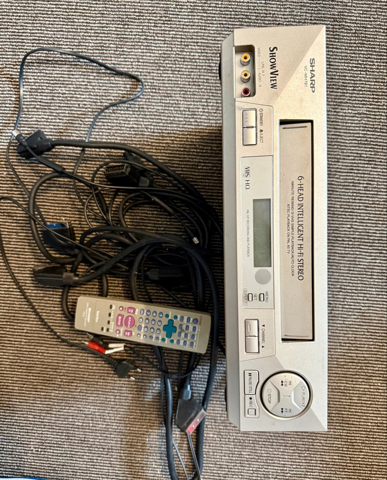 Sharp VHS Videorecorder met afstandsbediening en kabels, Ophalen of Verzenden, Gebruikt, VHS