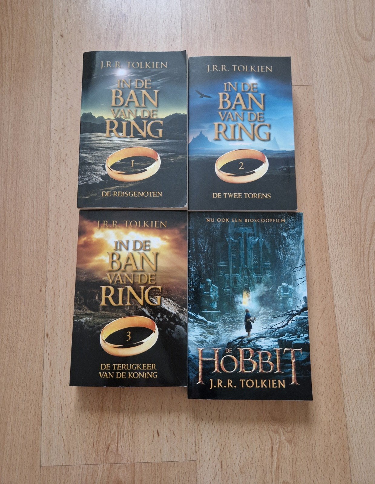 Boeken in de ban van ring hobbit 4 j r r tolkien serie, Boeken, Ophalen of Verzenden, Zo goed als nieuw