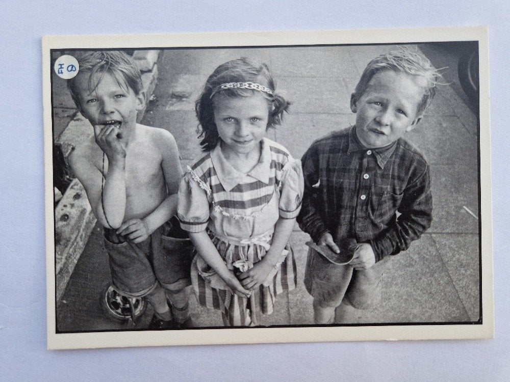 Kindjes. Frank Norvat. Trois enfants, Londres 1954, Verzamelen, Ansichtkaarten | Themakaarten, Ophalen of Verzenden, 1940 tot 1960