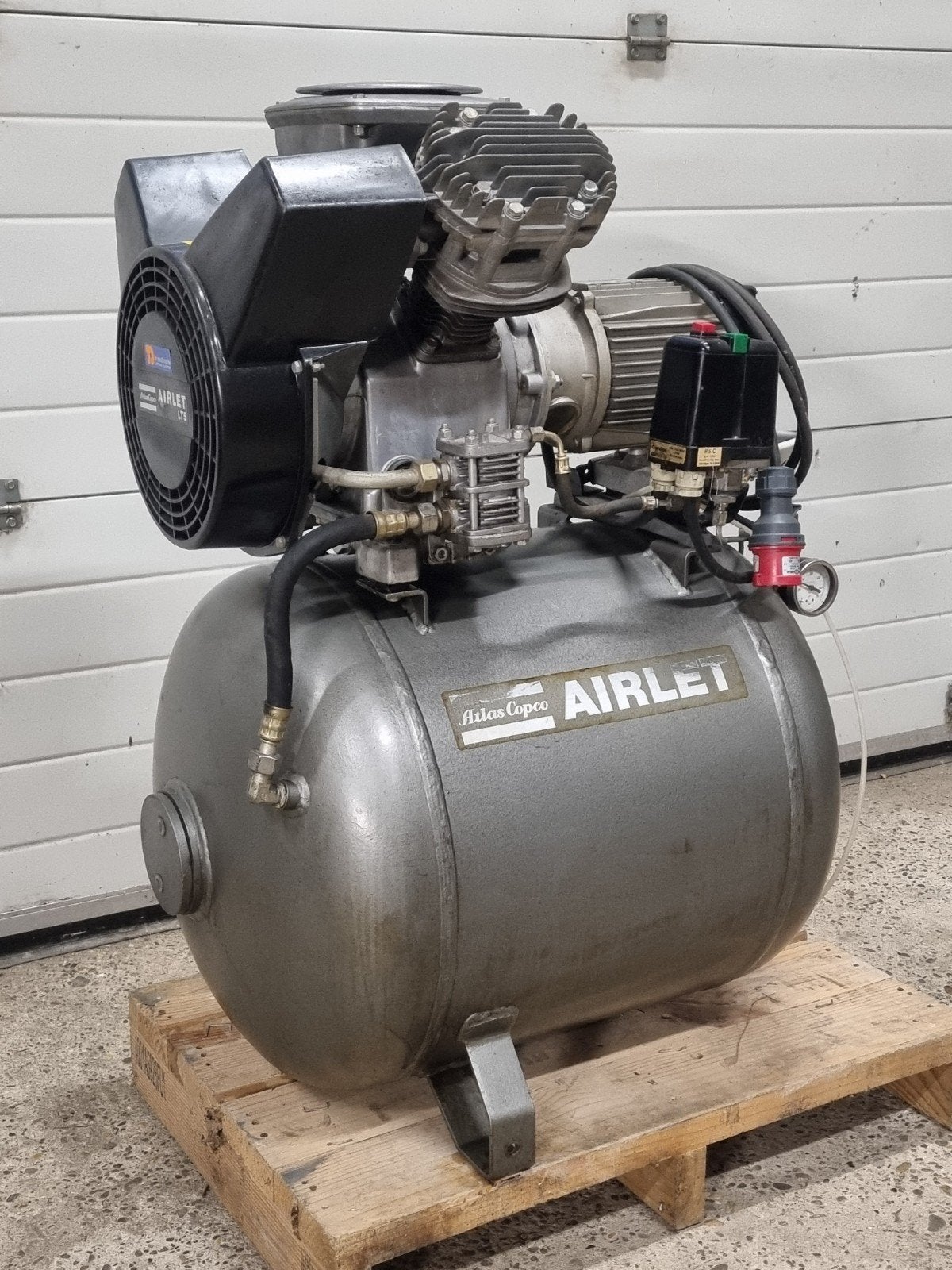 Atlas Copco compressor, Gebruikt, Ophalen of Verzenden, 200 tot 400 liter/min, Mobiel