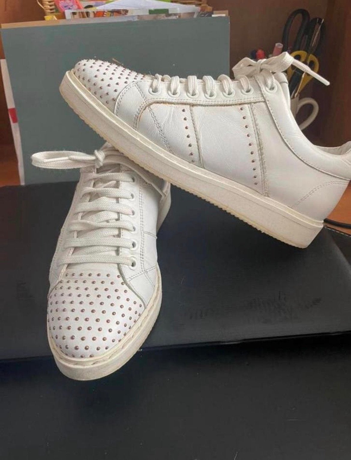 Nubikk sneakers maat 39 met studs in zeer goede conditie, Wit, Ophalen of Verzenden, Sneakers of Gympen, Gedragen
