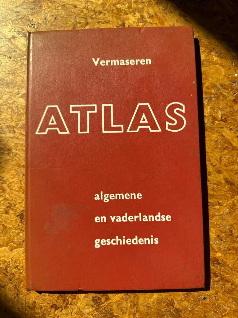 Atlas Algemene en Vaderlandse Geschiedenis 1963, Boeken, Atlassen en Landkaarten, Gelezen, Overige atlassen, Ophalen of Verzenden