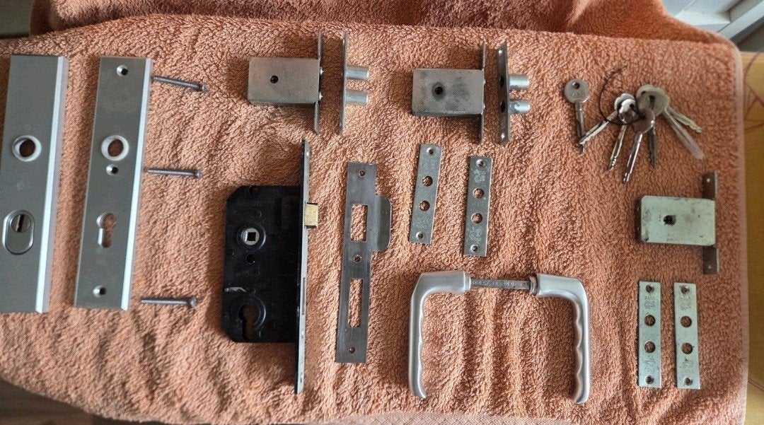 complete set veiligheidsbeslag voor achterdeur, keukendeur, Ophalen of Verzenden, Gebruikt, Rvs, Slot
