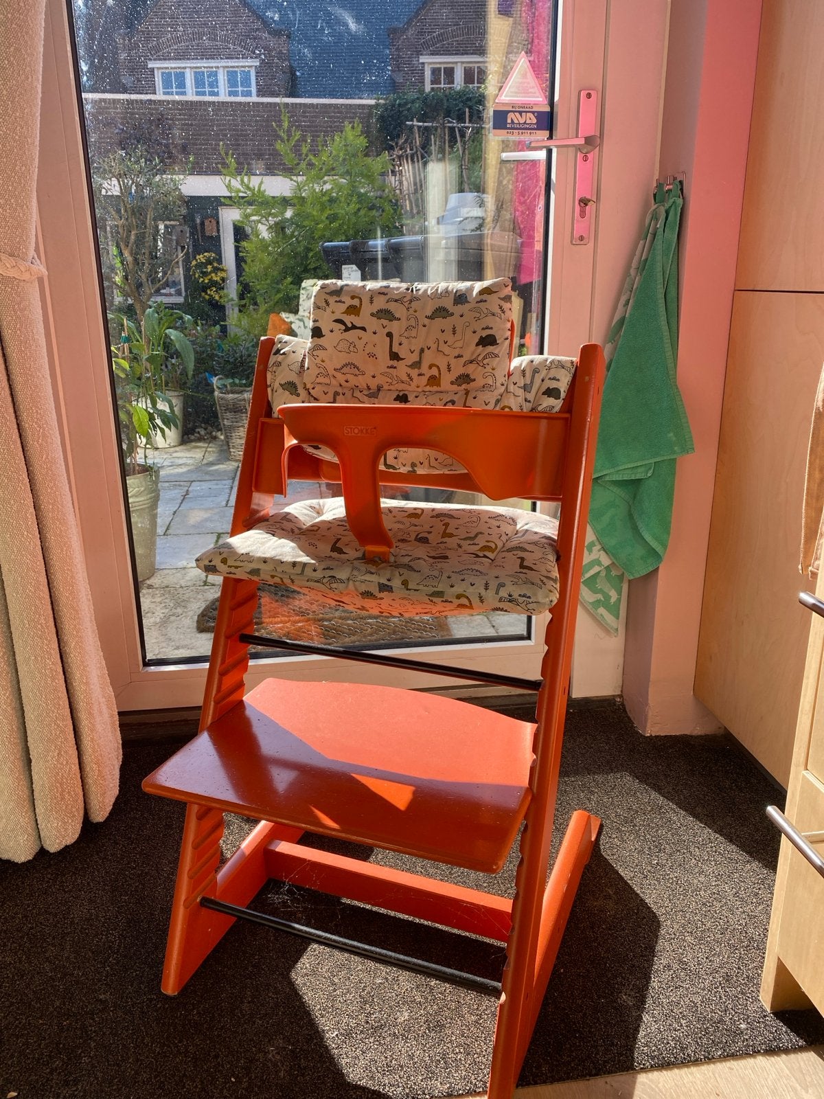 Stokke Tripp Trapp kinderstoel met accessoires, Kinderen en Baby's, Ophalen, Gebruikt, Meegroeistoel, Aanschuifbaar