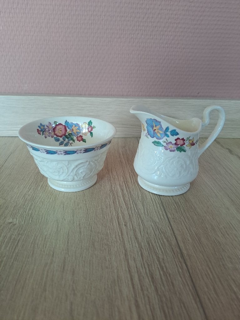 Wedgwood melkkan en suikerpotje, Verzamelen, Ophalen of Verzenden, Zo goed als nieuw, Porselein, Overige typen