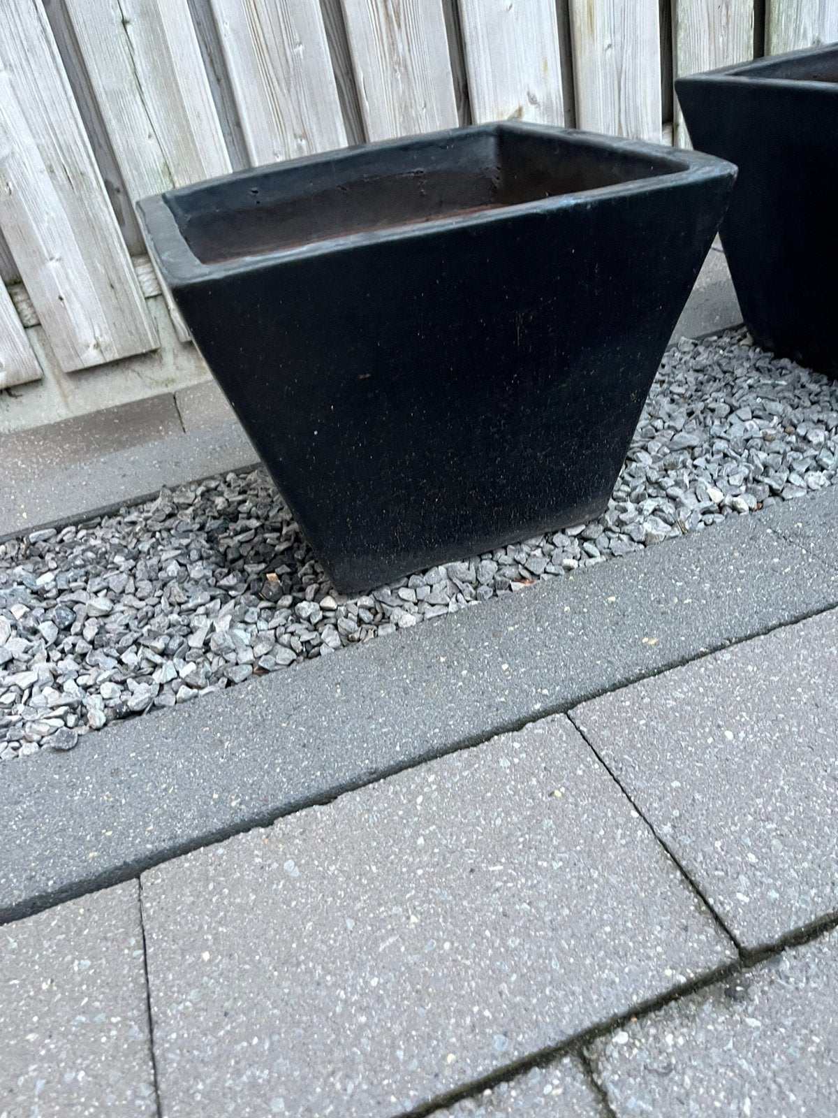2 zwart betonnen plantenbakken, Ophalen, Zo goed als nieuw