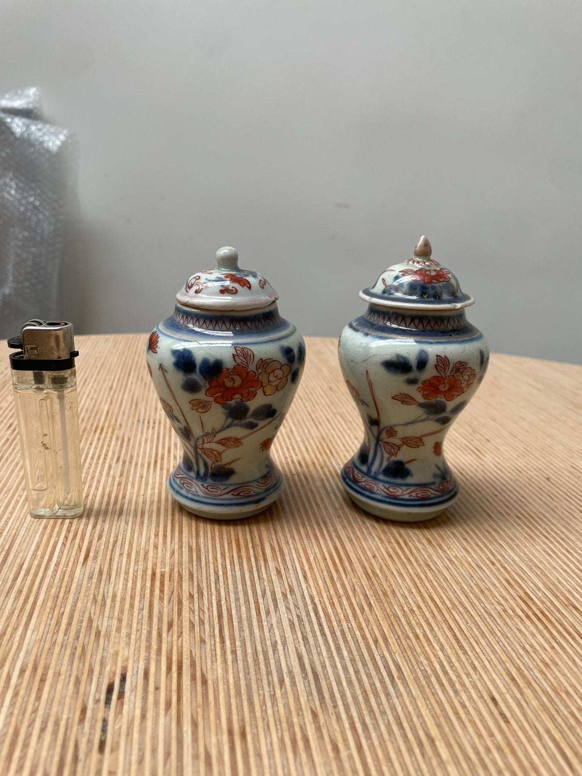 2 mini dekselvaasjes chinees, Antiek en Kunst, Verzenden