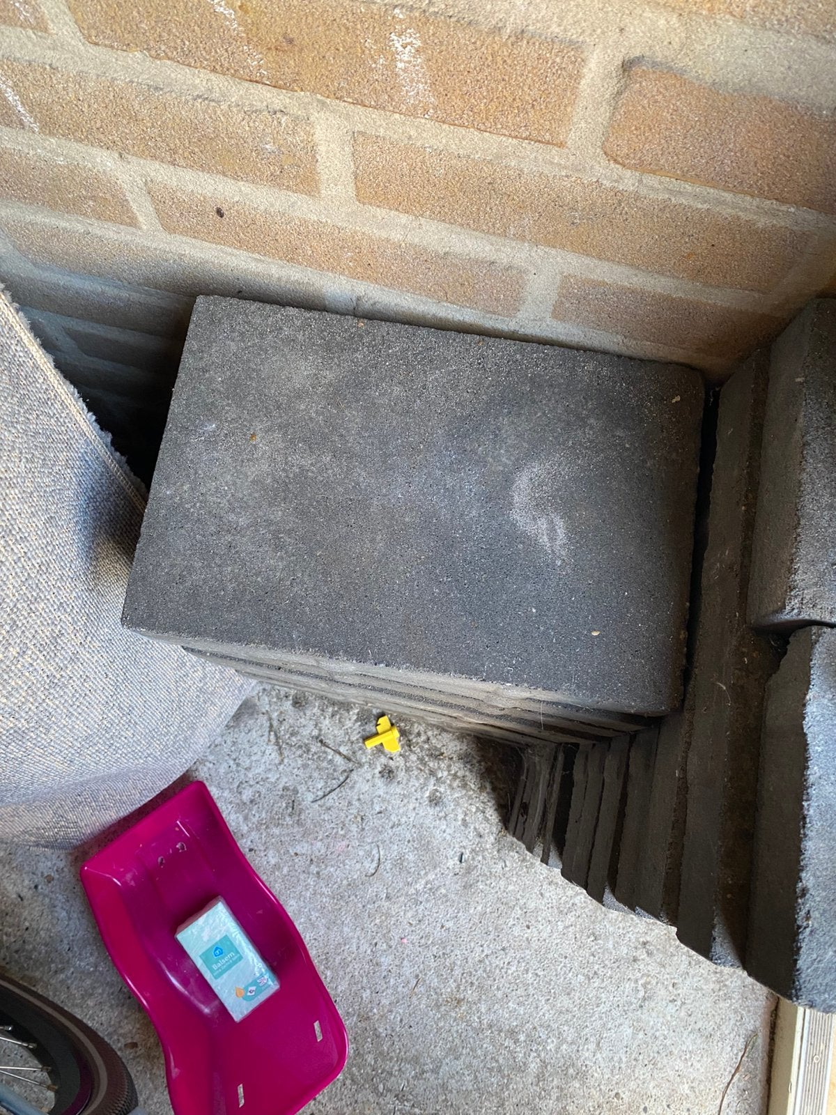 Tuintegels 20x30x5 cm, 23 hele 3 halve, Ophalen, Zo goed als nieuw, Beton, Terrastegels