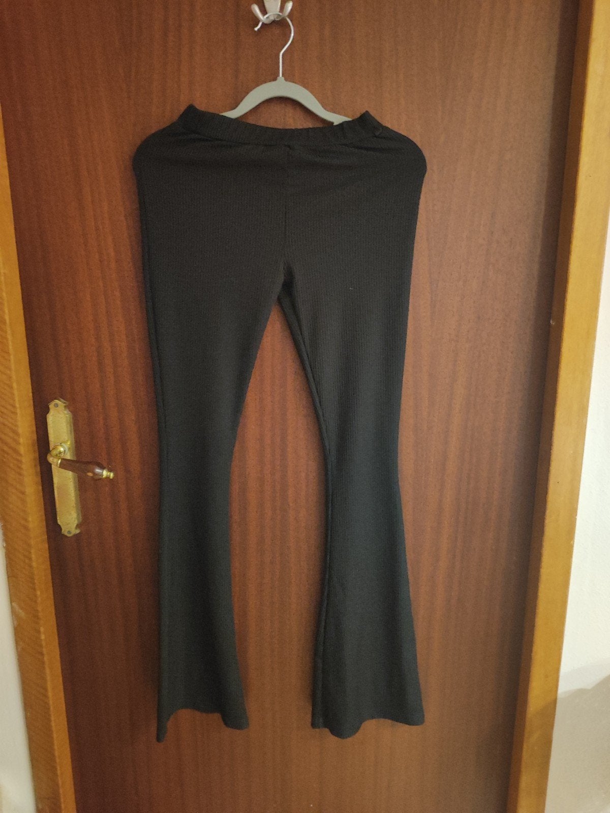 Zwarte geribbelde flared broek van Moday Basic, Zwart, Ophalen of Verzenden, Zo goed als nieuw, Maat 34 (XS) of kleiner