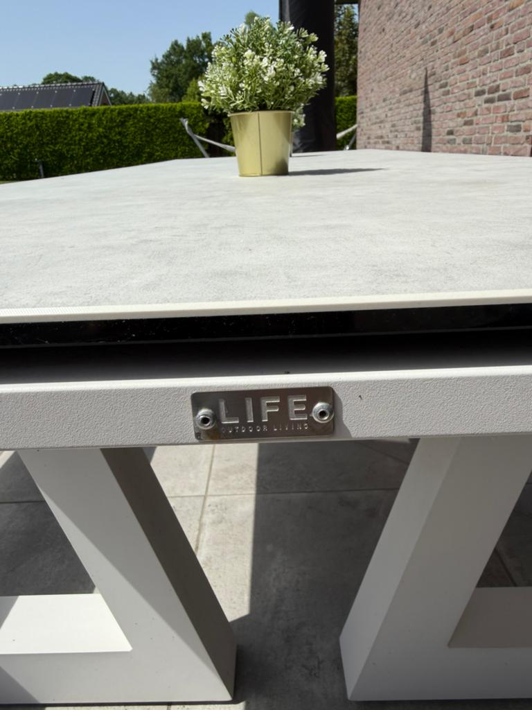 Picknick tafel van live wit met grijze kussen, Ophalen, Gebruikt, Knikarmscherm