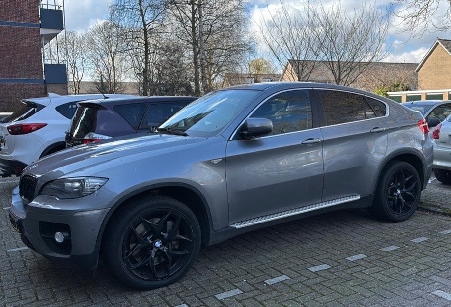 BMW X6 Grijs Turbo | Automaat, Stoelmassage, Headup Display, Auto's, Automaat, 2165 kg, 8 cilinders, Vierwielaandrijving