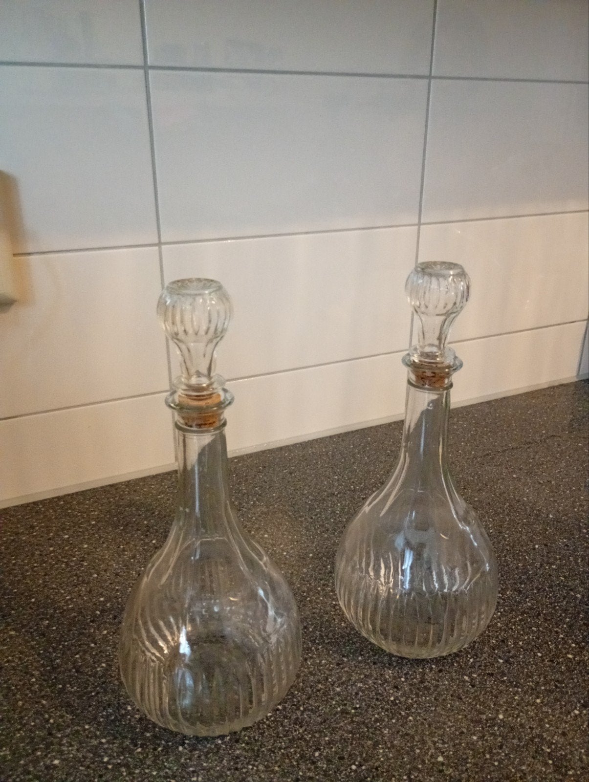 Set van 2 glazen karaffen met kurk en glazen stop, Antiek en Kunst, Ophalen of Verzenden