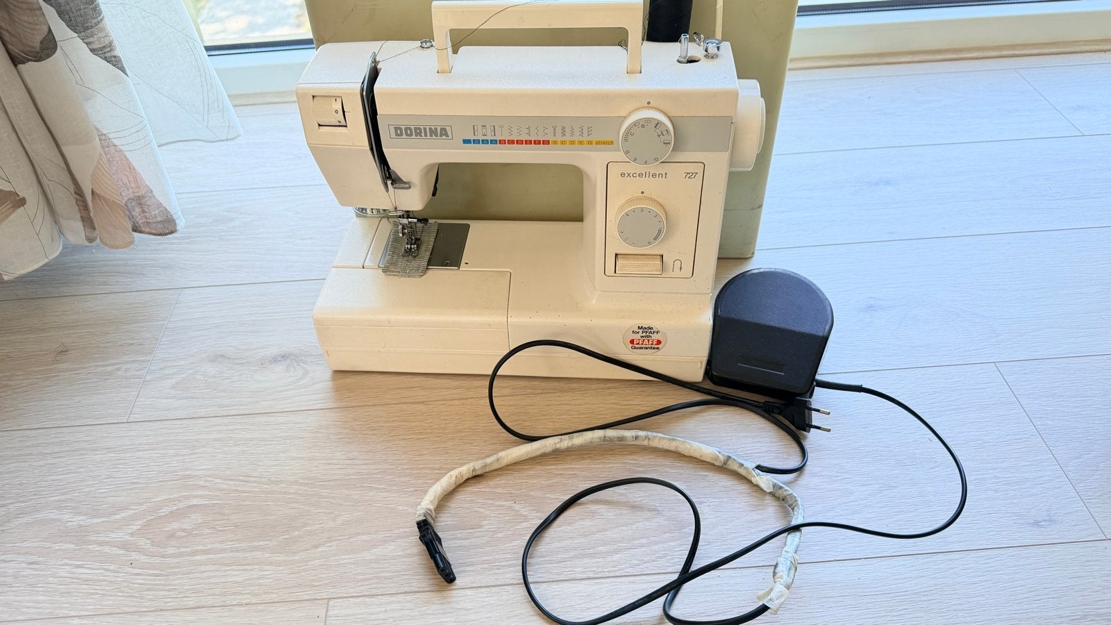 Elektrische Naaimachine Doriana Excellent 727, Hobby en Vrije tijd, Naaimachines en Toebehoren, Ophalen of Verzenden, Gebruikt