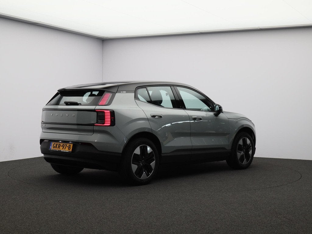 Volvo EX30 Single Motor Plus 51 kWh stoelverwarming / stuurv, Auto's, Achterwielaandrijving, Gebruikt, Volvo Selected Used Cars