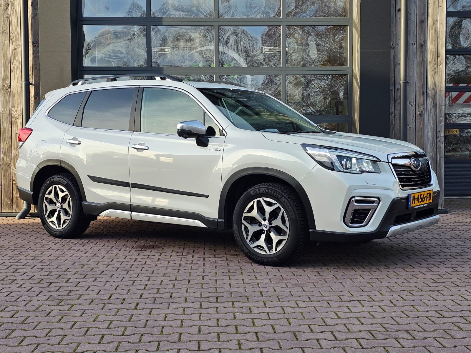 Subaru Forester 2.0i e-BOXER Luxury | Automaat | Trekhaak |, 4 cilinders, Wit, Origineel Nederlands, Bedrijf