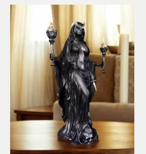 Prachtig beeldje heks godin zwart met fakkels (20cm)