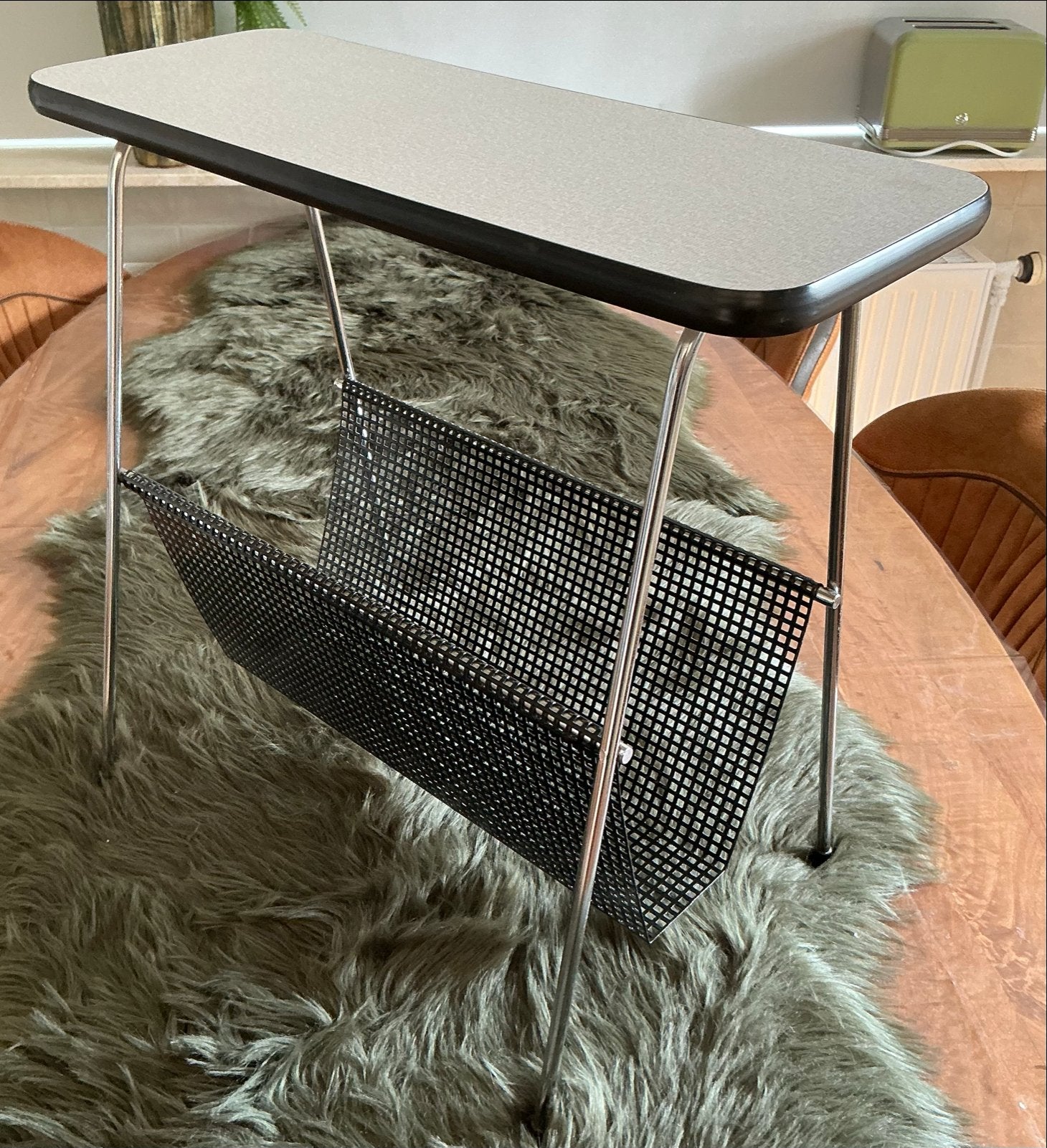 Vintage Bijzettafel met Lectuurbak - Mid-Century Modern, Ophalen, Gebruikt, Metaal, Geperforeerd